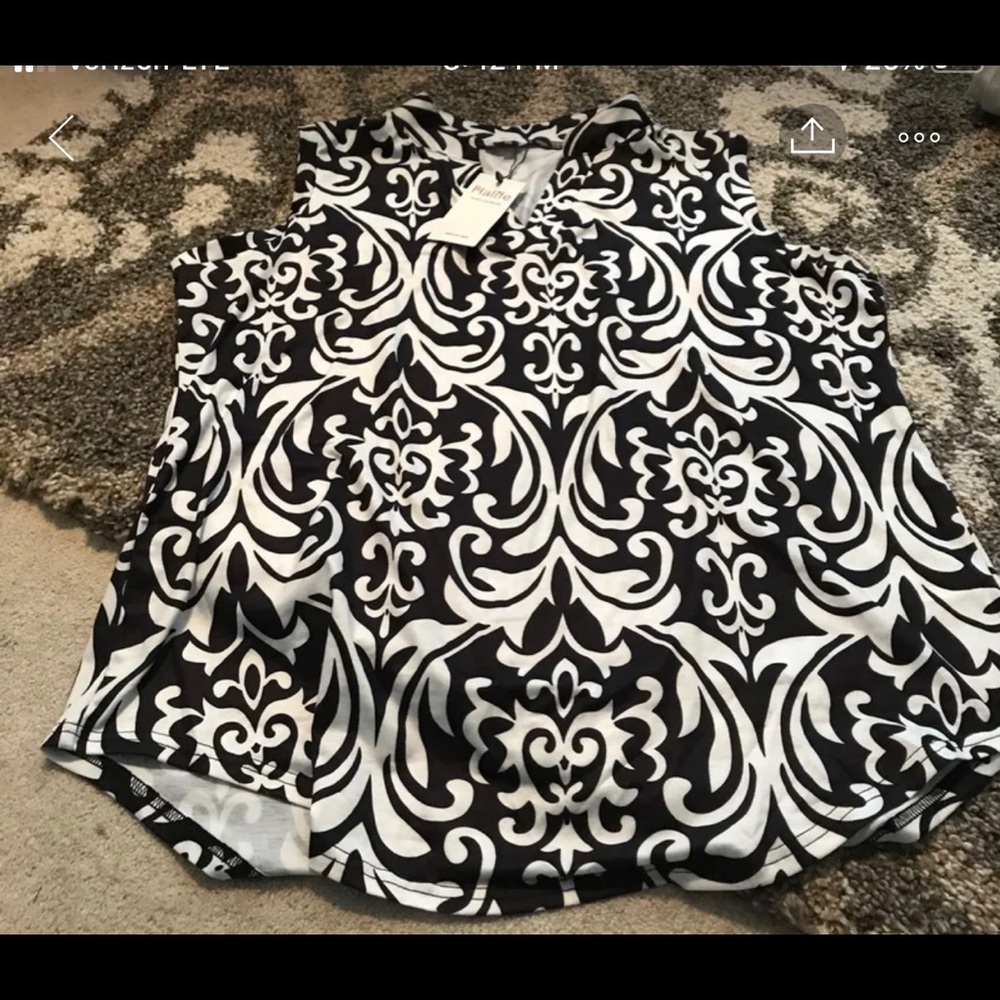 💥(3 for 20)Sleeveless black/white top💥(3 for 20)